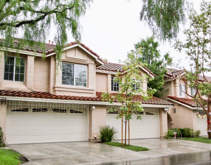 Beautiful view of a villa on a rainy day with trees in Canyon Rim of Lake Forest