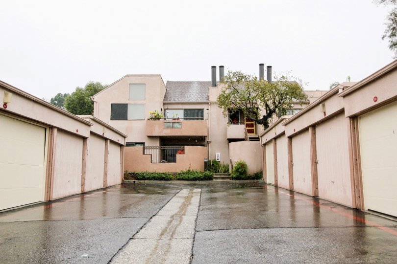 Ample of Parking place front of a villa in Le Parc of Lake Forest