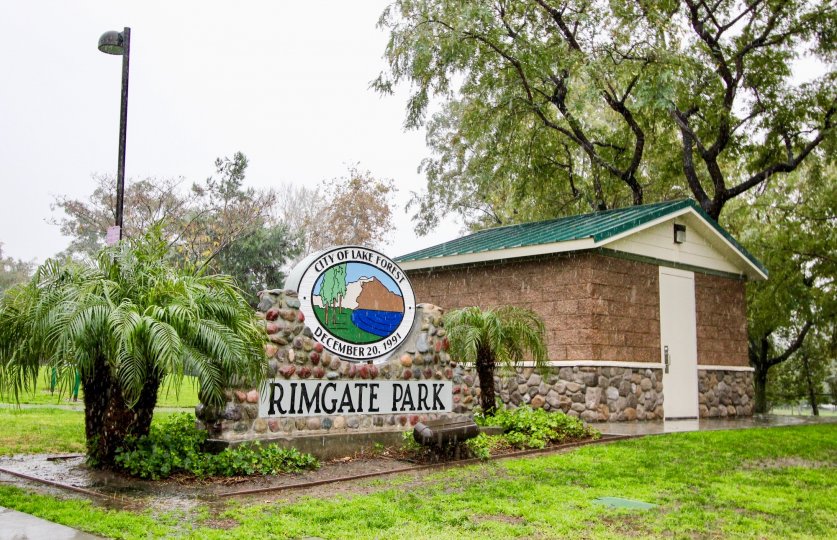 The entryway of the Old Trabuco Highlands park on a rainy day