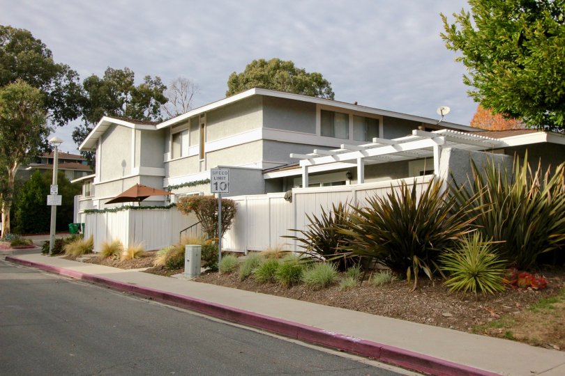 the aliso villas is a balcony house of the mission viejo city of california