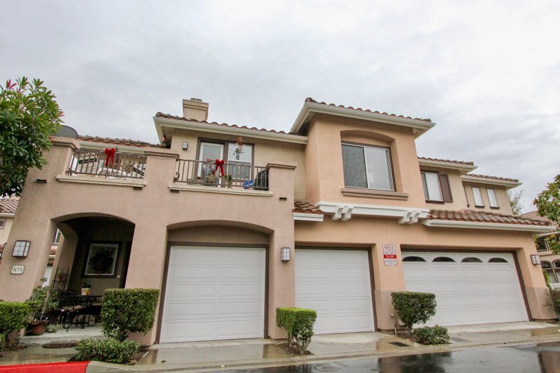 Railing balconies with chimney and parking in California Terrace.