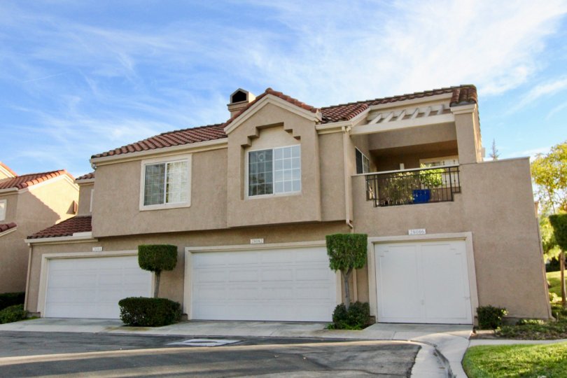 THE APARTMENT IN THE Coral Gardens WITH THE BALCONIS, FLOWER POT, LAWN, SHUTTER