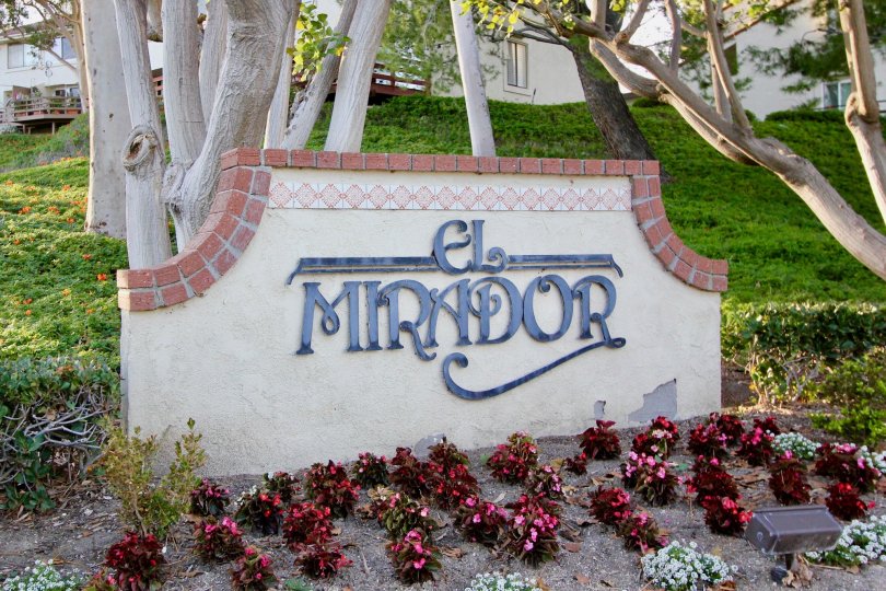 The vilLAS IN THE EL MIRADOR, WITH THE WALL, LAWN, PLANTS, TREES