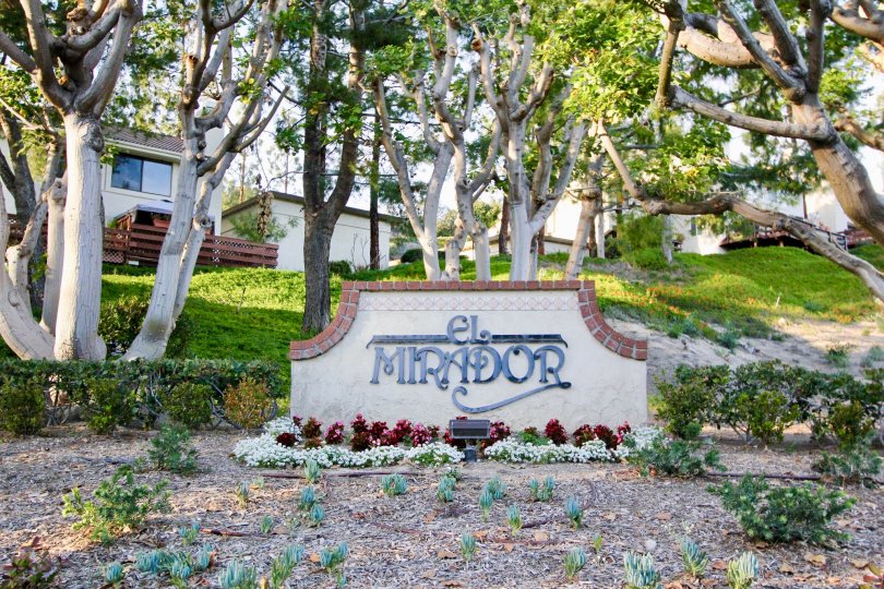 THE HOUSE WITH THE MIRADOR WALL IN THE EL MIRADOR WITH THE GRASSLAND, TREES, PLANTS