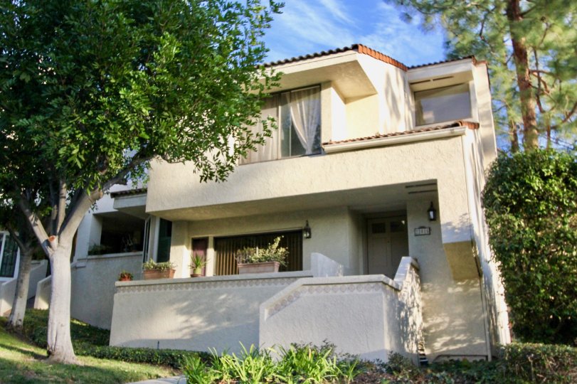 Beautiful End Unit Townhome with only one common wall. Amazing panoramic view as far as the eye can see. Views from every window. House has two ground-level patios: One can be accessed from the kitchen, and the major patio is accessible through the living