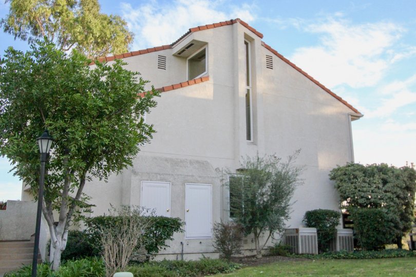 the eI mirador is a sidewall house of the mission viejo city in california
