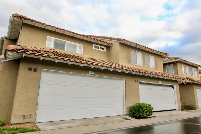 The Emerald Pointe II subdivision is located in the city of Mission Viejo in the Mission Viejo South area. The Emerald Pointe II tract consists of 387 Condos that were built by Warmington Homes and includes a swimming pool, heated spa. This subdivision of