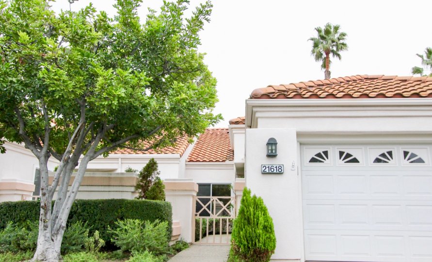 the palmia courts 1 is a small gateway house of the mission viejo city in california