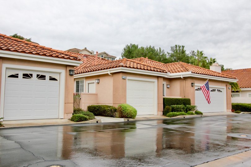 An roofed Palmia Courts 2 houses in Mission Viejo, alifornia