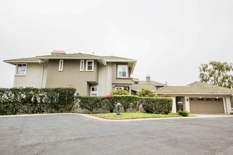 a warm day in the harbor ridge crest with house that has windows on 4