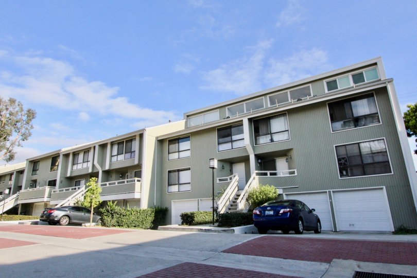 THE APARTMENT IN THE NEWPORT CREST WITH THE CAR PARKING, STEPS, BALCONIS