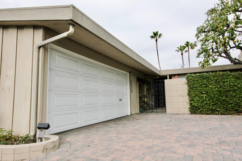 the Westcliff Villas is a enlarged parking area of the newport beach in CA