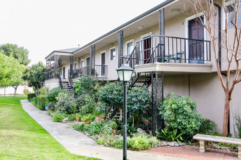 Apartments with manicured lawns and lovely vegetation in Park Orleans in Orange.