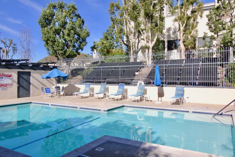 Large trees and fenced in pool in Villeurbanne, Orange.