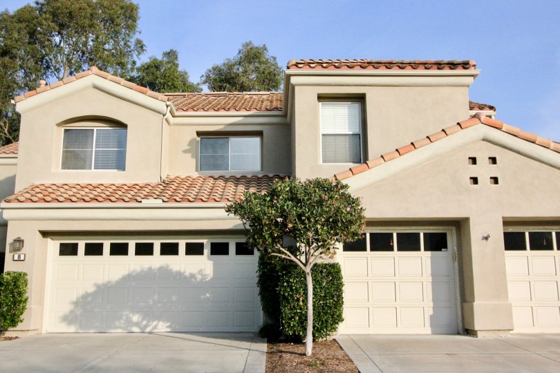 A sunny day in the area of Alicante, garage, condo, outside, trees, bushes, windows, roof