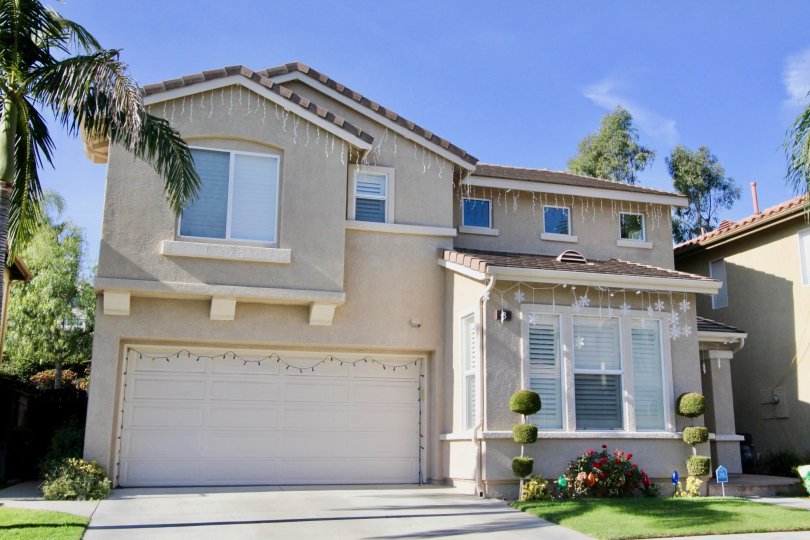 A home in the neighborhood of Ballantree is ready to celebrate all the festivities of Rancho Santa Margarita, CA
