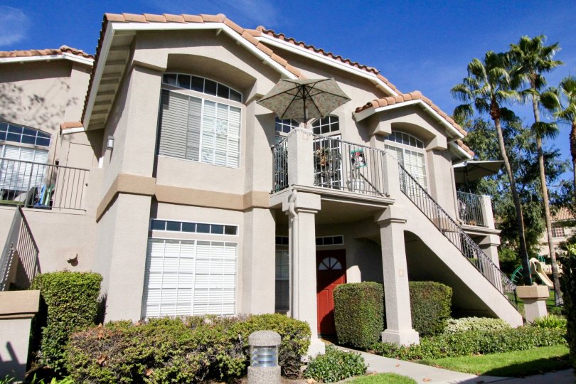 Sidewalk to door of Belflora in Rancho Santa Margarita, CA