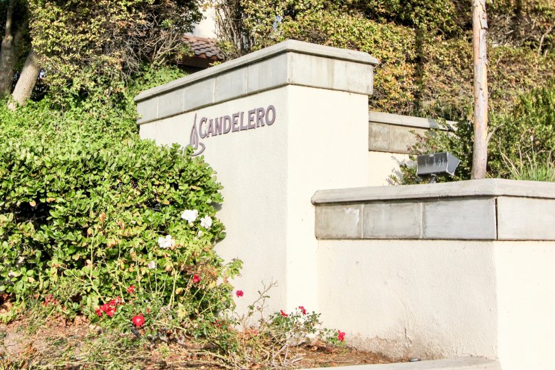 Entrance to the Candelero community in the city of Rancho Santa Margarita