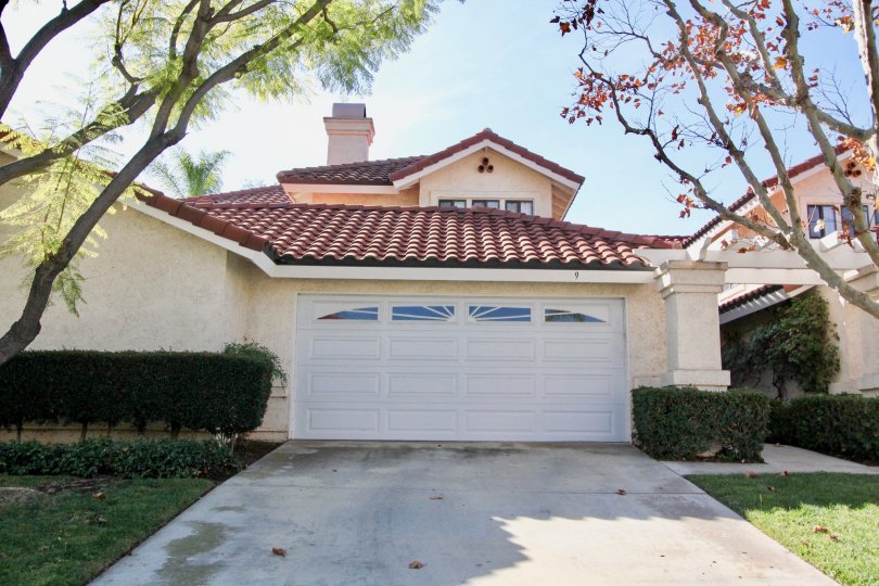 A street view of a residence in Floramar, in Rancho Santa Margarita, California, underneath a sunny sky