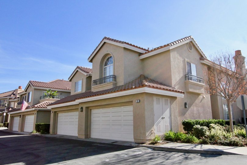 Tan homes with garages at Sonoma Court community in Rancho Santa Margarita, California.