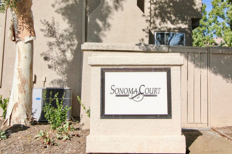 THE FLAT IN THE SONOMA COURT WITH THE SONOMA COURT WALL, TREES, PLANTS