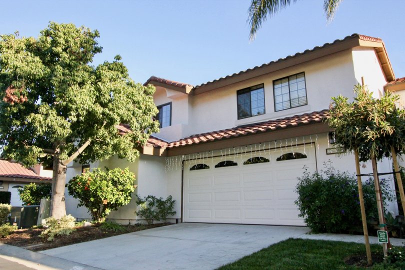 Beautiful sandstone detached home, single car garage in Casablanca, CA