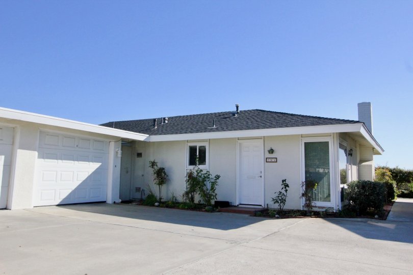 Colony Cove is a beach close senior community here in San Clemente. That means that if you are 55 years old or more than you qualify to live in Colony Cove. This is a great community that is located on the bluff on the north side of town.