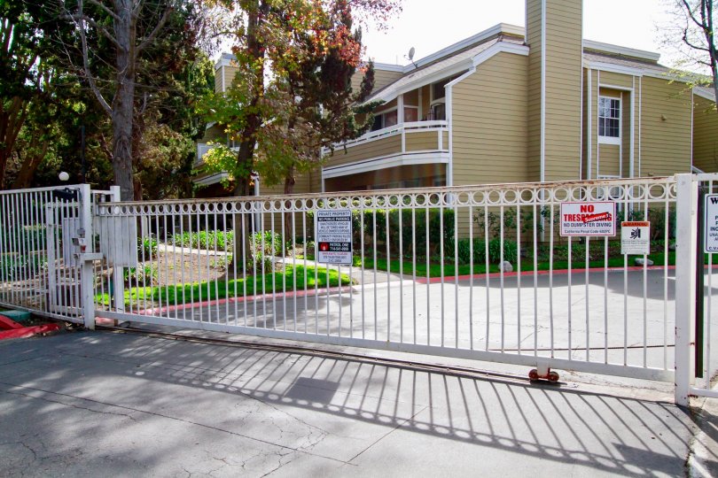 A sunny day in the South Coast Springs with in front of the gate and sign.