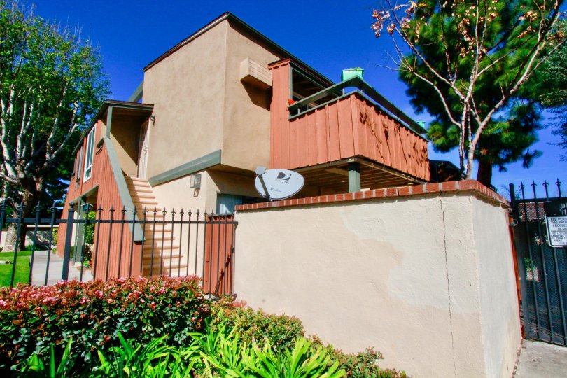 The homes in the south coast terrace is looking like a villa with gardren having lots of trees and plants. And also a sunnyday in the santa ana.