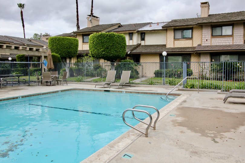 THE BUNGALOW IN THE SAN JUAN MEADOWS WITH THE SWIMMING POOL, CHAIRS, PLANTS, TREES, GRASSLAND