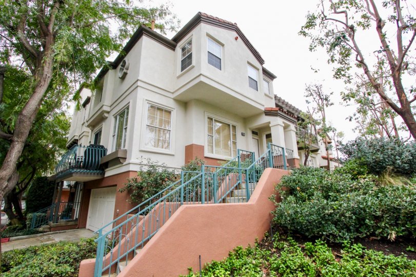 the tustin del verde is a upper home of the tustin city in california state