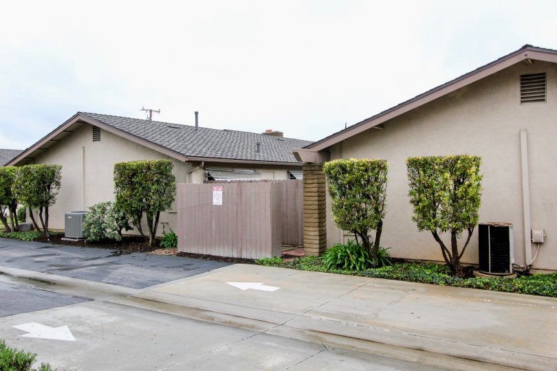 Villas with road point and small garden in Tustin Verdes of Tustin