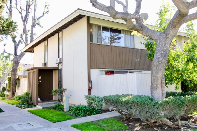 A clean environment in a Tustin Village with quite neighbors.