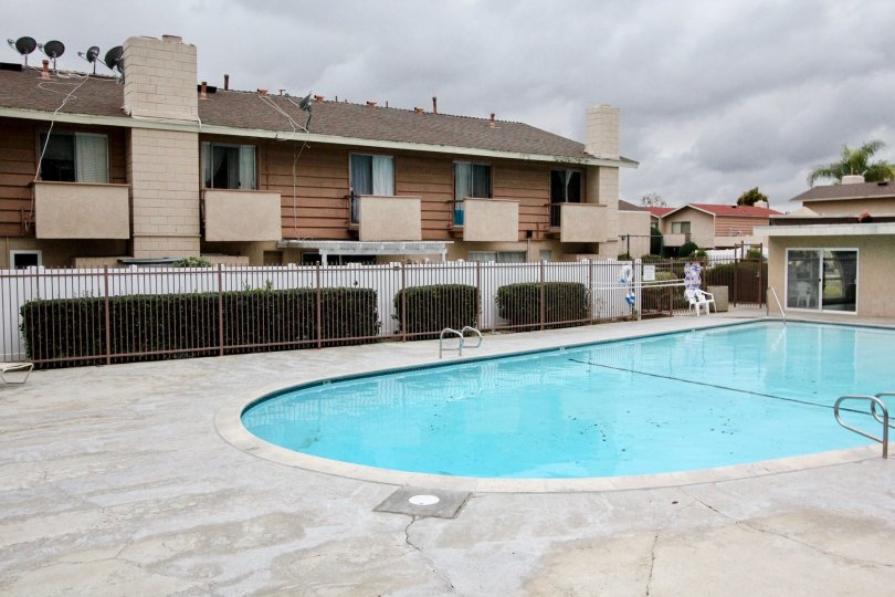 Attractive common pool and entertainment area at the Vila Vallerto community