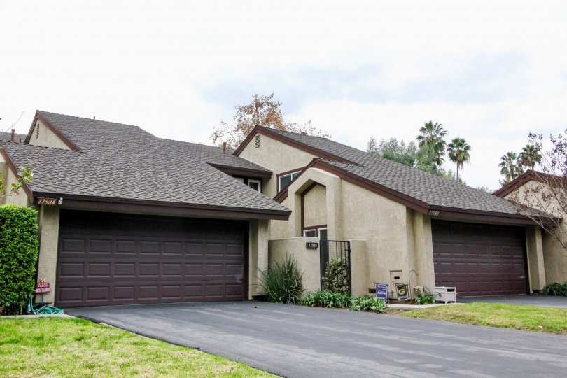 Two story homes in Cerro Verde with garages and bushes.