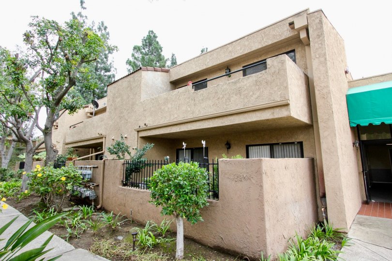 Lakeview Yorba Linda California with cute building design in a majestic enterance