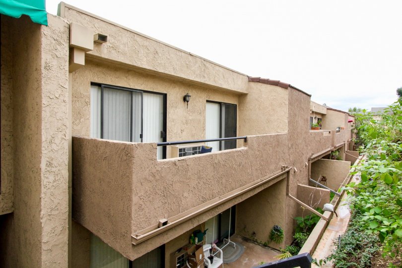 Beige stone community Lakeview in Yorba Linda, California