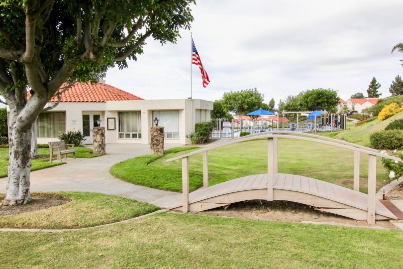 THE APARTMENT IN THE ALTA MIRA II WITH THE BRIDGE, PLANTS, GRASSLAND, NATIONAL FLAG