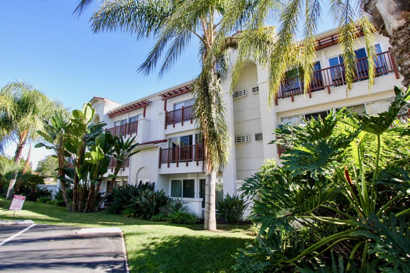 The Balboa Building in Carlbad, California contains many units from the 1st to 3rd floors.