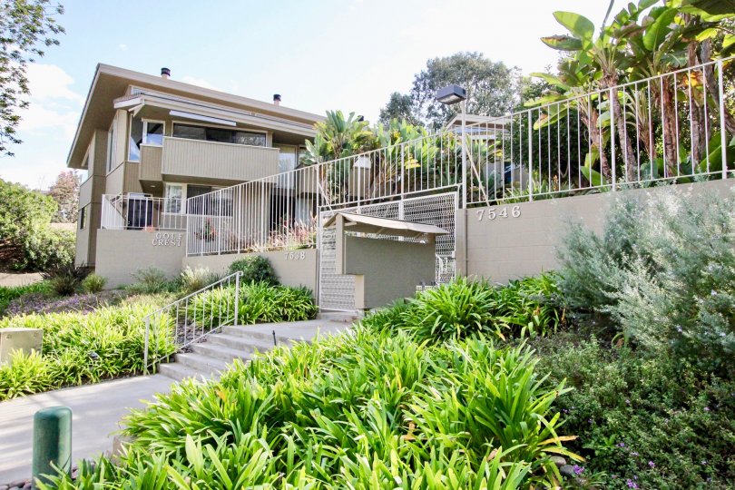 the Golf Crest house is a banana tree house of the carlsbad city in CA