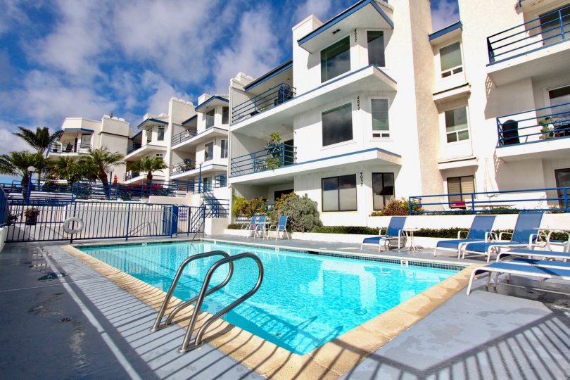 Beautiful House Same Houses Near With Pool in Llewellyn Shores