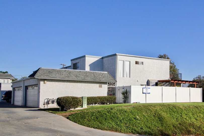 A white building on a hill in Autumn Hills neighborhood in California