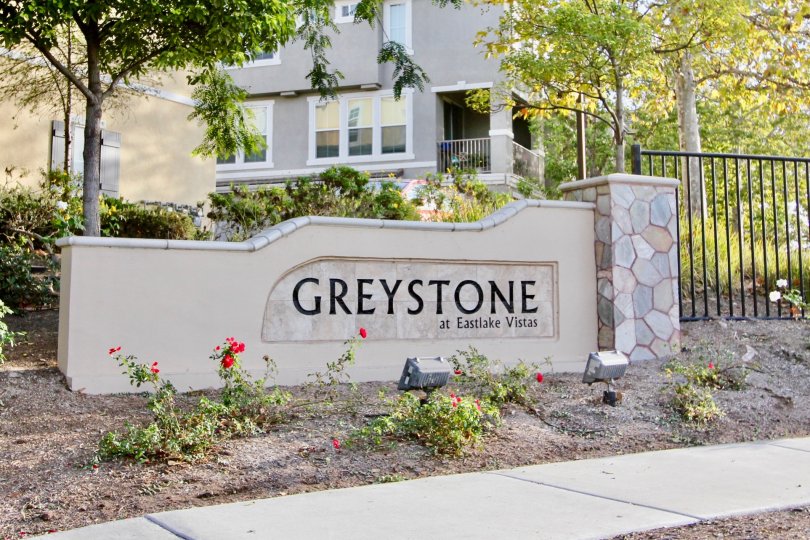 THE GREYSTONE EASTLAKE VISTAS IN THE GREYSTONE WITH THE GARDEN, BALCONI