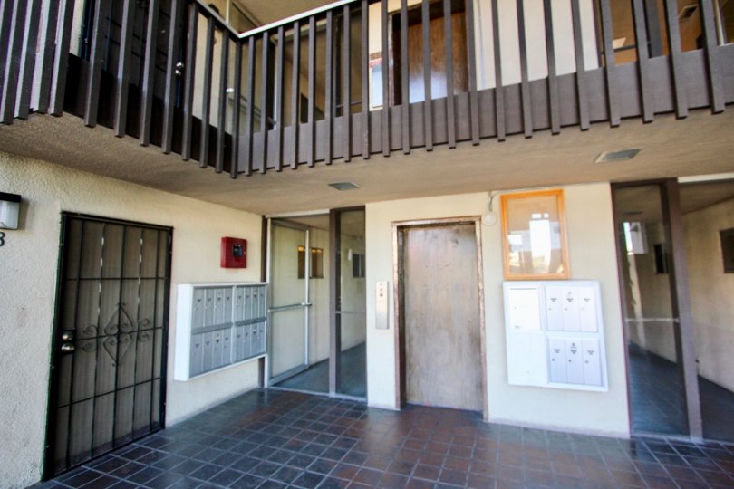THE BUILDING IN THE ROBINHOOD WITH THE GLASS DOORS, STEEL GATE, METER BOX, BALCONI