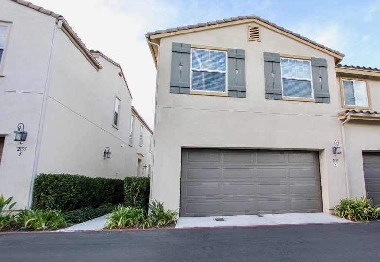 plain house with not much complexity, nice colour and clean neighbourhood on a regular day located in Summit at Eastlake chula vista