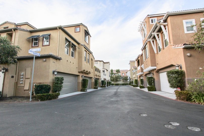 NICE APPARTMENTS IN THE STREET AND ALL THE HOUSES ARE VERY BEAUTIFUL WITH LAMP POST