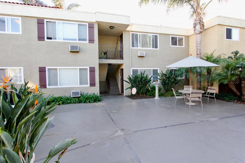 Heritage Park East , Clairemont Mesa ,: California, beige building, plants