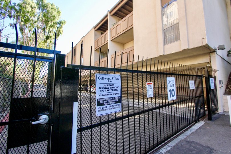 Collwood Villas entry with Gate and area speed limit of 10 KM/Hour