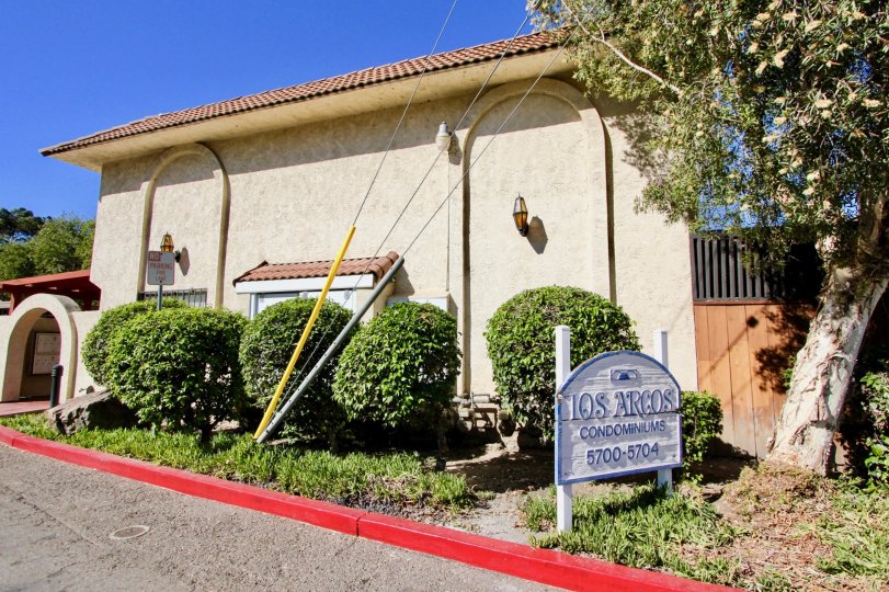 Los Arcos ,College Area , California,sign post, red border