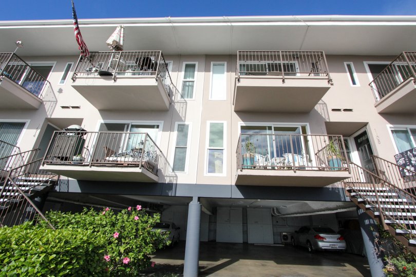 Group house with railing balcony of Glorietta Bay.